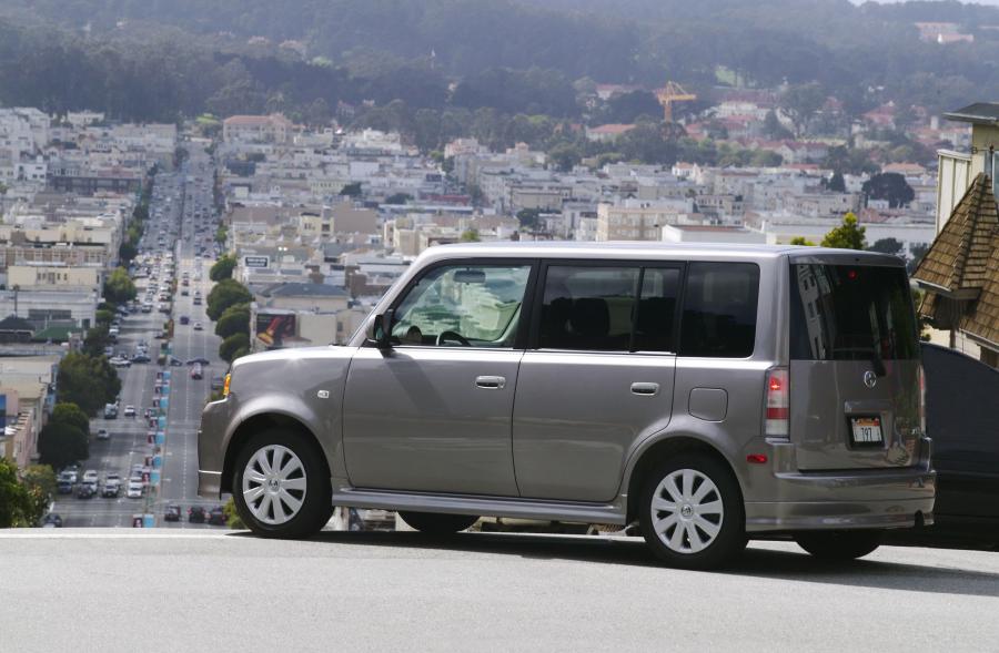  Scion xB 2003 года  (фото 26 из 42)